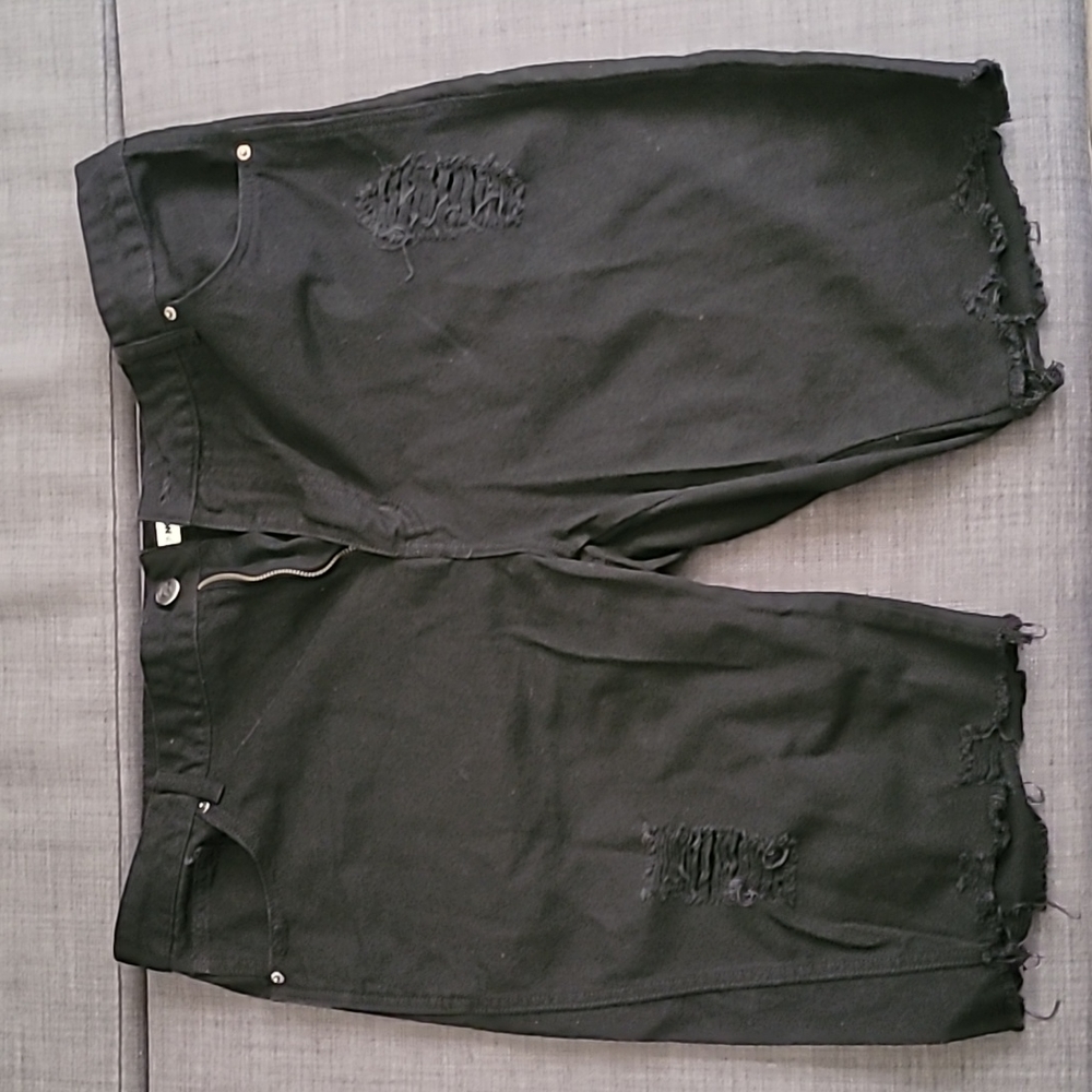 Fashion Nova Size 40M Black Denim Shorts